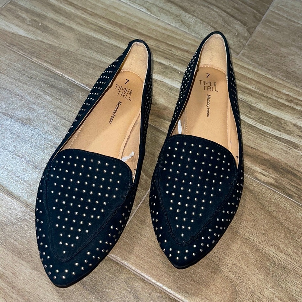 Black pointed babydoll flats